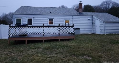 45 Norman St, Waterford, CT 06385-2330