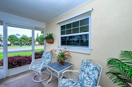 24 Hawaii Blvd, Naples FL  34112-6941 exterior