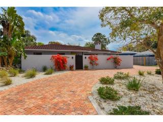 5024 Winchester Dr, Sarasota, FL 34234-3770