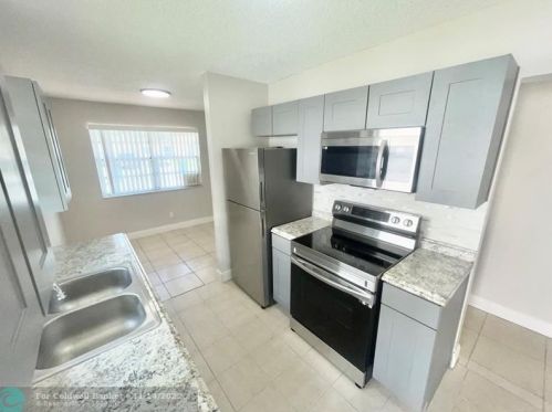 37 6th Ave, Dania Beach FL  33004-3262 exterior