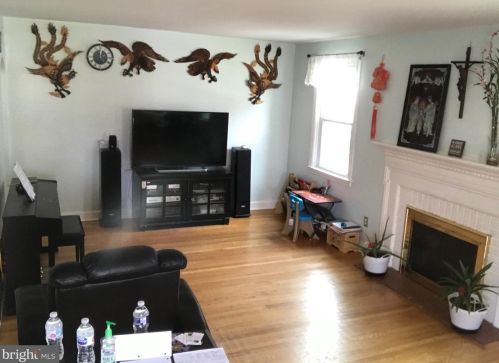 26 Johns Rd, Cheltenham PA  19012-1420 exterior