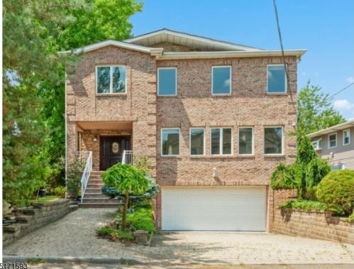 3 8th St, Englewood, NJ 07632-2404