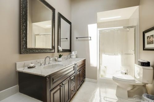 11 Remsen Ct, Mount Sinai NY  11766-1603 exterior