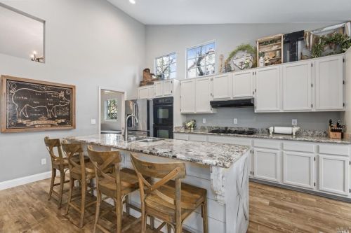 424 Stanford St, Vacaville CA  95687-4653 exterior