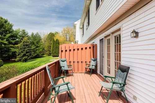 18 Townsend Ct, Lancaster PA  17603-6797 exterior