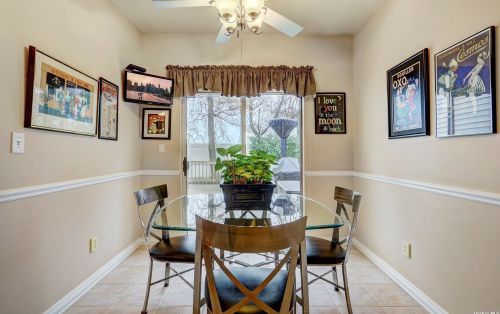 127 Cinnamon Ct, Huntington Station NY  11747-8711 exterior