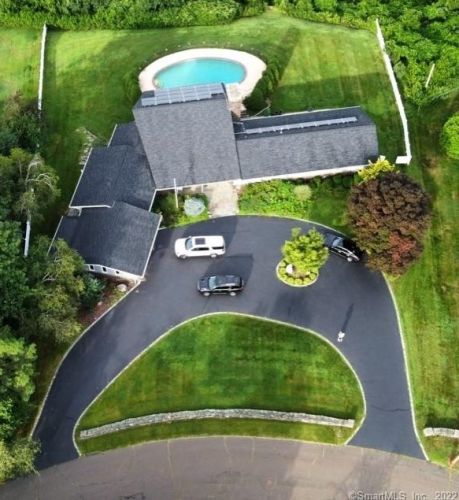 126 Merrimac Dr, Bridgeport CT  06611-1742 exterior
