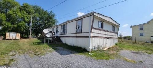 450 Alsberry St, Strasburg, VA 22657-1907