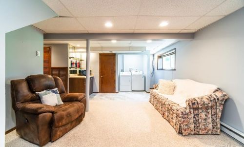 253 Oak Ridge Dr, Middletown CT  06457-1919 exterior