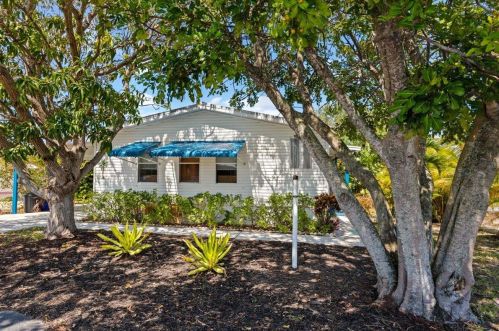 11055 Federal Hwy, Hobe Sound, FL 33455-5167