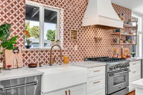 1111 Bethany Home Rd, Phoenix AZ  85014-2229 exterior