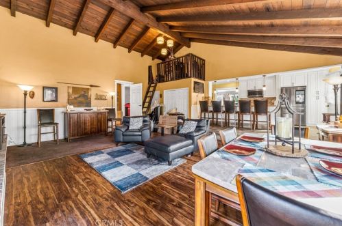 2105 65th St, Long Beach CA  90805-2615 exterior