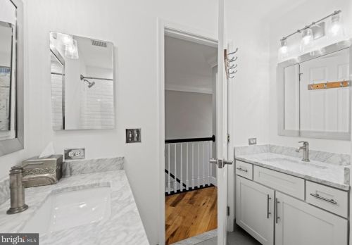 951 Rhonda Pl, Leesburg VA  20175-5632 exterior