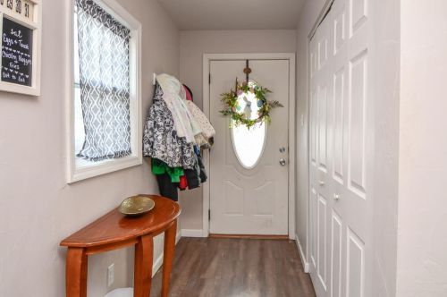 1142 Hobart Dr, Green Bay, WI 54304-1411