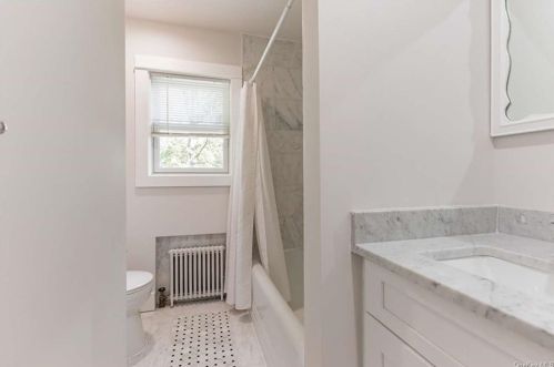 20 Disbrow Ln, New Rochelle NY  10804-3209 exterior