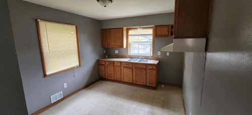 8109 Villard Ave, Milwaukee, WI 53218-3556