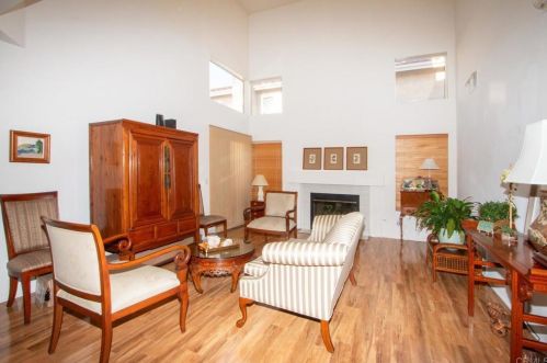 2078 Redwood Crst, Vista, CA 92081-7340