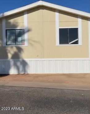 8427 Glendale Ave, Glendale, AZ 85305-2105