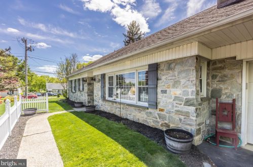 1902 Harclay Pl, Lancaster, PA 17601-3815