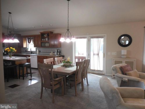 1114 Hunters Chase Ln, Lebanon PA  17046-1575 exterior