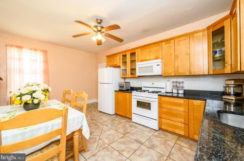 18 Barber Ave, West Deptford NJ  08096-2414 exterior