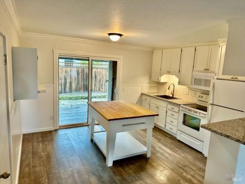 73 Larkfield Maples Ct, Santa Rosa, CA 95403-1486