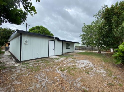 921 Belmont Dr, West Palm Beach, FL 33415-3605