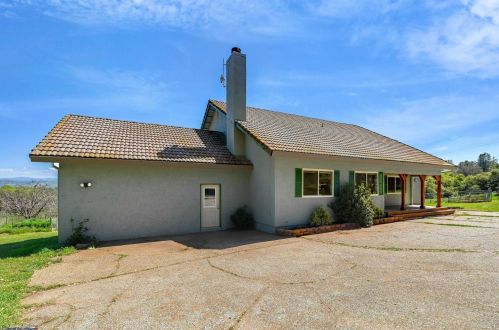 4945 Salmon Falls Rd, Pilot Hill, CA 95664-9606