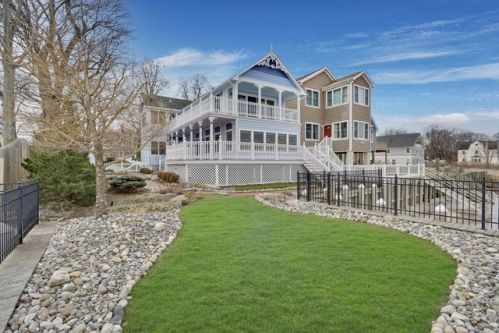 9 Burlington Ave, Leonardo, NJ 07737-1612