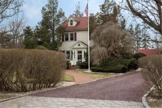 12 Montgomery Ave, Bayshore, NY 11706-8806