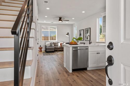 96 Calistoga Rd, Santa Rosa, CA 95409-3702
