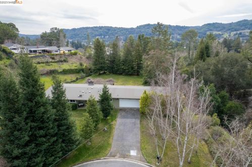 8 Rae Dr, Orinda CA  94563-4360 exterior