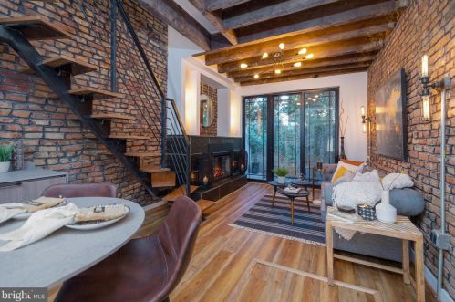 7 Pomander Walk, Washington, DC 20007-2708