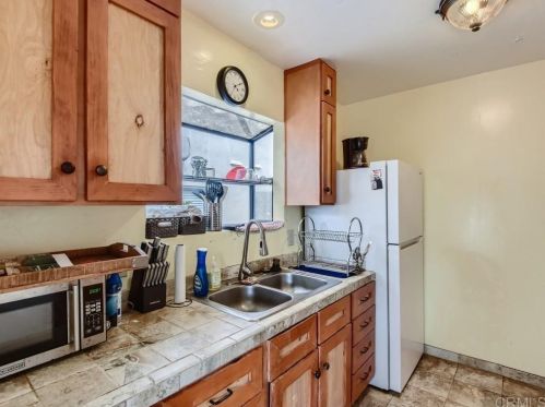 4083 Kendall St, San Diego CA 92109-6505 exterior