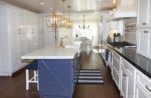 208 Indianapolis Ave, Huntington Beach CA 92646-5011 exterior