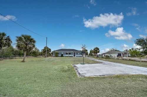 2735 29th Ave, Naples, FL 34120-7413