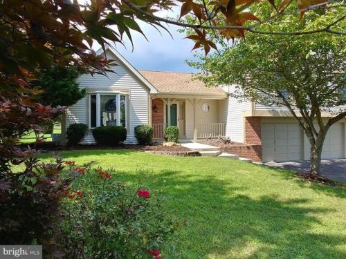 103 Fieldstone Dr, Carlisle, PA 17015-9037