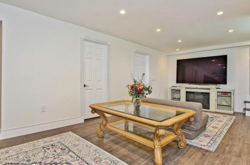 176 Davis Ave, White Plains NY  10605-3107 exterior