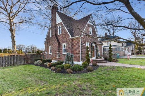 215 Green St, Woodbridge, NJ 07095-2005