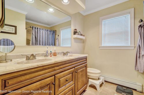 74 Venice Dr, Bricktown NJ  08723-6977 exterior