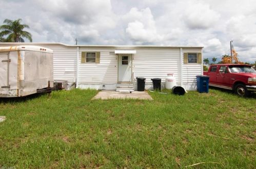 4743 Sandpiper Dr, Saint James City FL  33956-2810 exterior