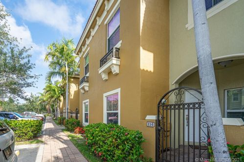 293 Lake Monterey Cir, Boynton Beach FL  33426-8443 exterior