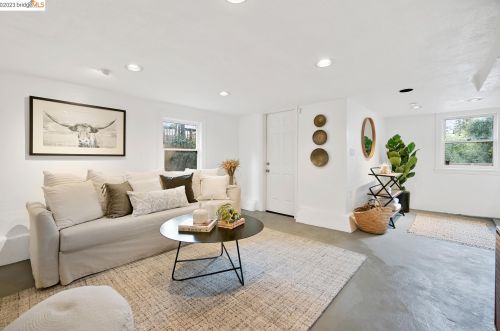 1230 Holman Rd, Oakland CA  94610-2541 exterior