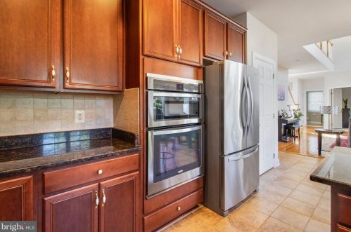 5312 Kernstown Ct, Haymarket VA  20169-4504 exterior