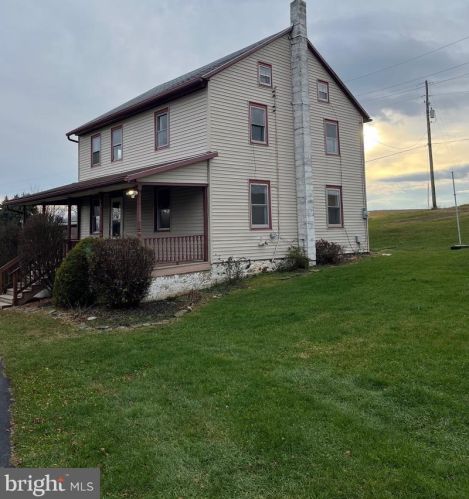 1614 Windsor Castle Rd, Moselem PA  19526-8620 exterior