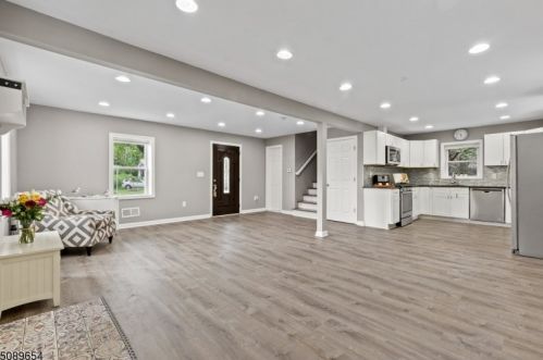 216 Pompton Ave, Verona, NJ 07044-3019