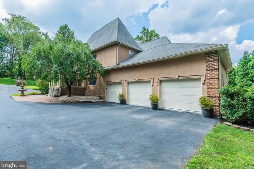 17 Westwind Dr, Lemoyne PA  17043-1233 exterior