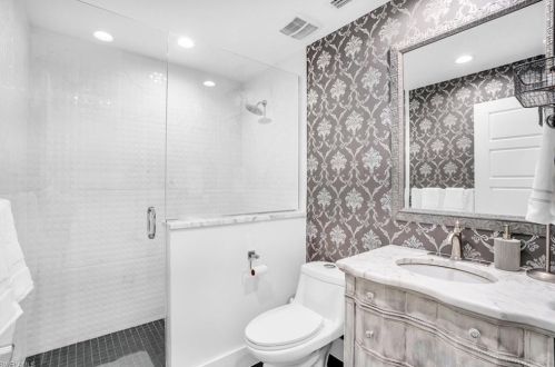 1905 Imperial Golf Course Blvd, Naples FL  34110-1007 exterior
