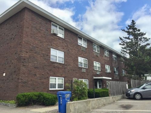 881 Main St, Walpole MA  02081-2977 exterior