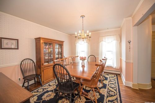 62 Chestnut Cir, Northport NY  11768-2008 exterior